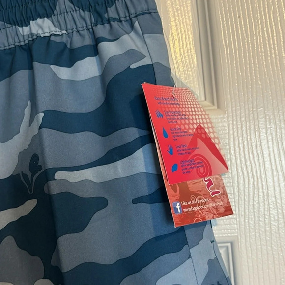 Kanu NWT women’s blue camo unlined swim/beach shorts size 12 - Picture 4 of 9